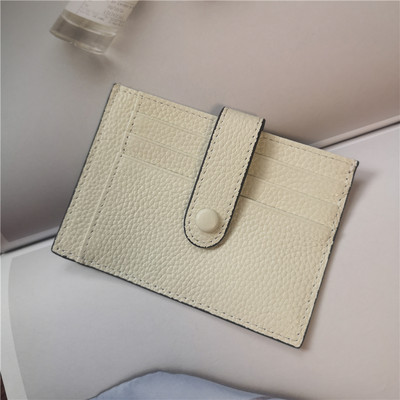 Naiste nahast rahakott erinevates värvides