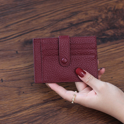 Naiste nahast rahakott erinevates värvides