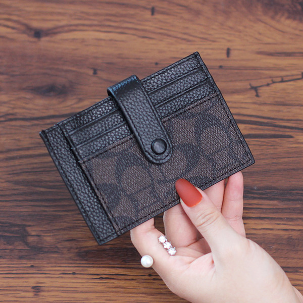 Naiste nahast rahakott erinevates värvides