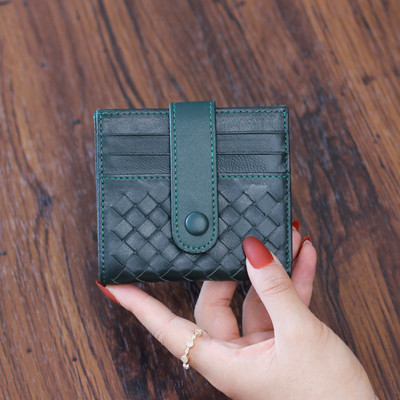 Naiste nahast rahakott kaarditaskuga mitmes värvitoonis