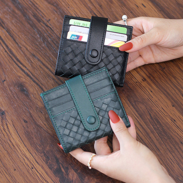 Naiste nahast rahakott kaarditaskuga mitmes värvitoonis