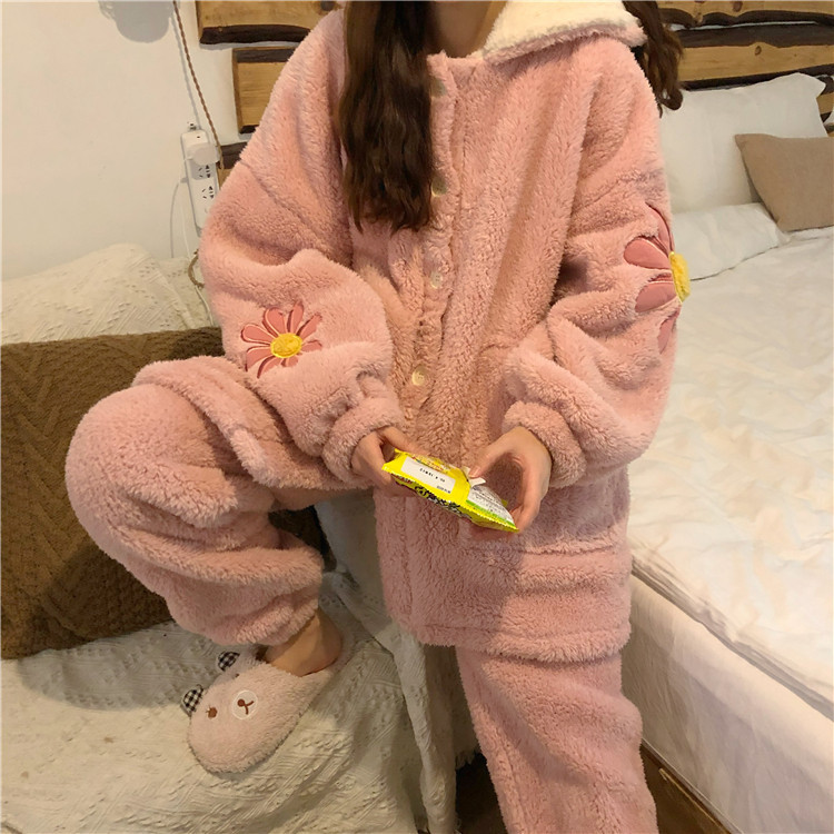 Naiste aktuaalne pidžaama lai kapuutsiga mudel