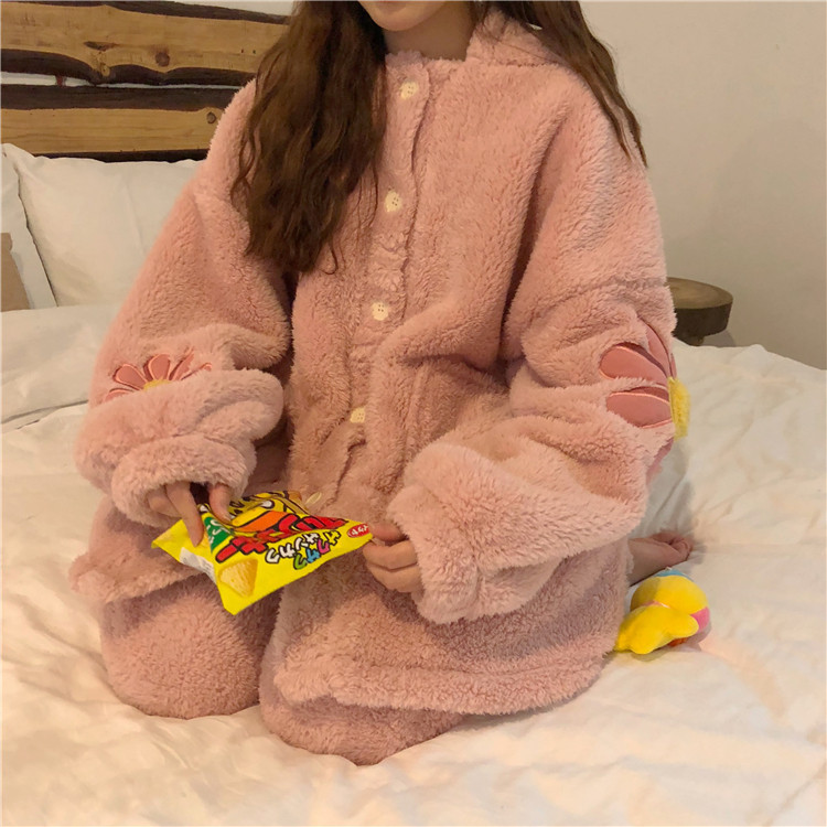 Naiste aktuaalne pidžaama lai kapuutsiga mudel