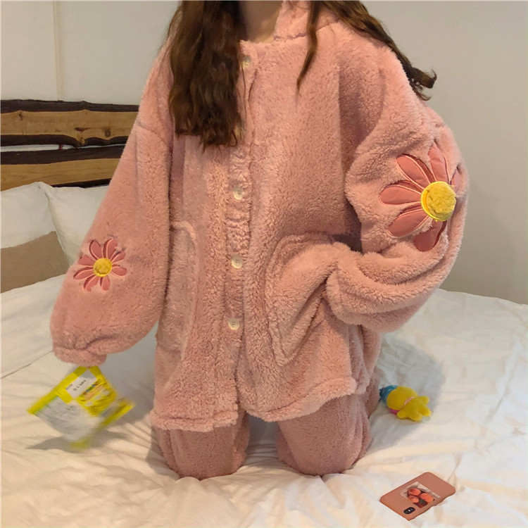 Naiste aktuaalne pidžaama lai kapuutsiga mudel