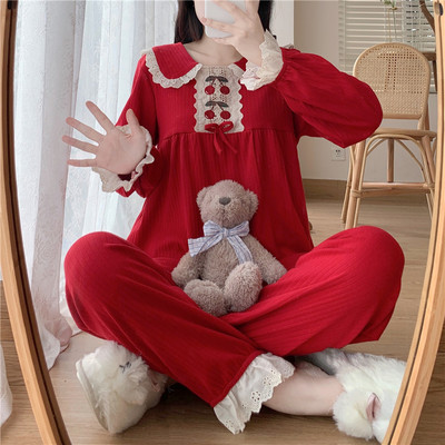 Naiste pidžaamad pikkadest pükstest ja tikandiga pluus