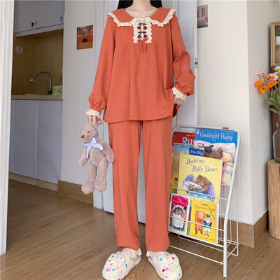 Naiste pidžaamad pikkadest pükstest ja tikandiga pluus