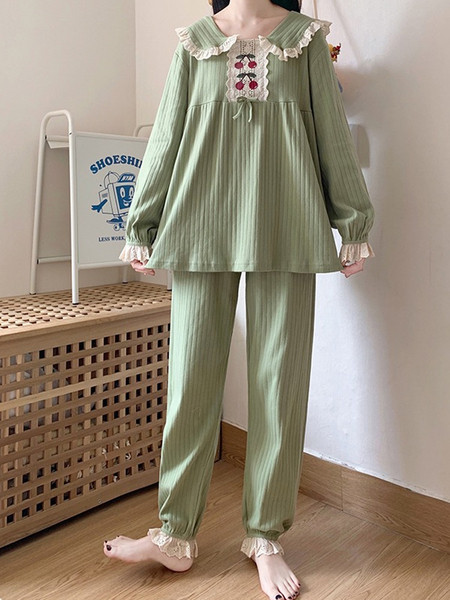 Naiste pidžaamad pikkadest pükstest ja tikandiga pluus