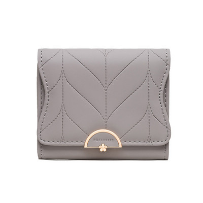 Έκο δερμάτινο γυναικείο πορτοφόλι με μεταλλική στερέωση και διακόσμηση