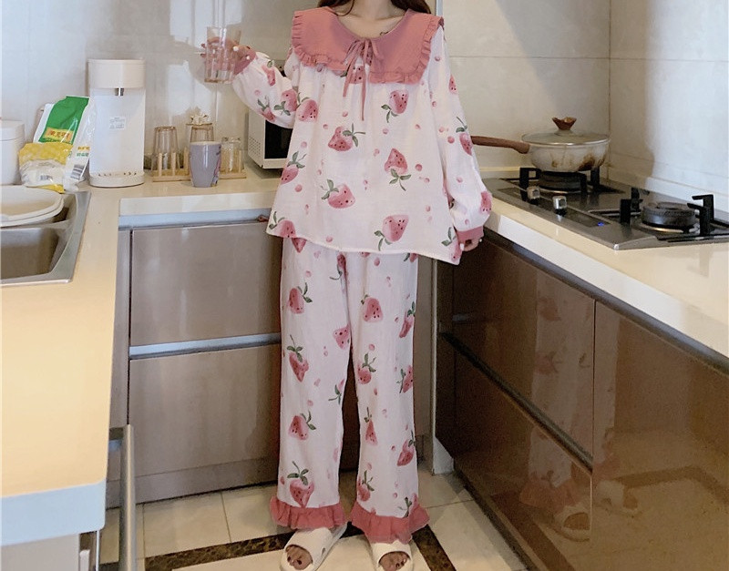 Γυναικείες πιτζάμες με μοτίβο και μπλούζα με κορδόνια
