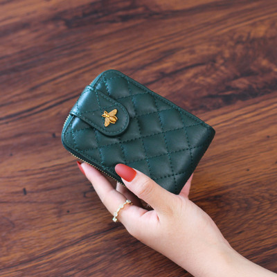 Naiste rahakott ja ruum mitmes värvitoonis karaatidele