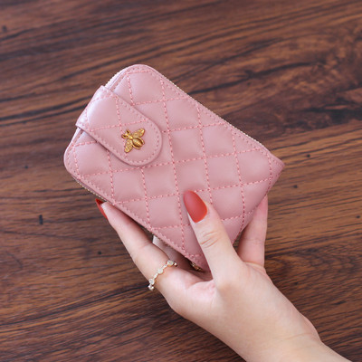 Naiste rahakott ja ruum mitmes värvitoonis karaatidele