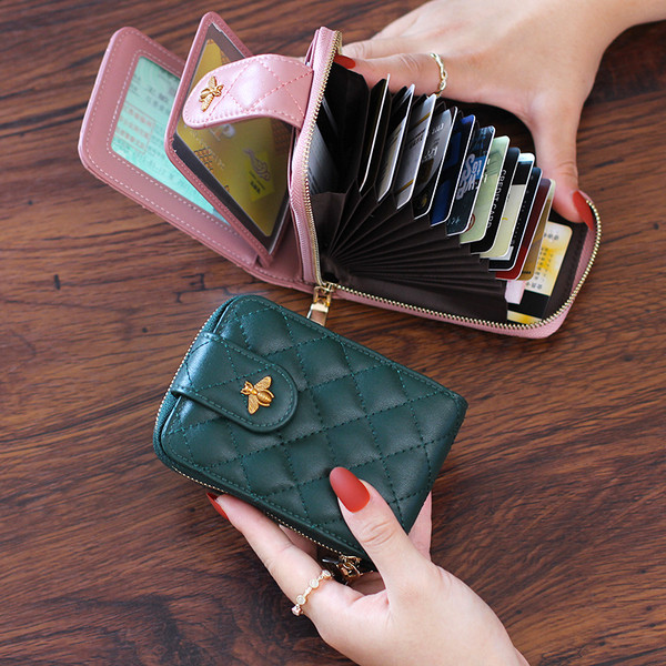 Naiste rahakott ja ruum mitmes värvitoonis karaatidele