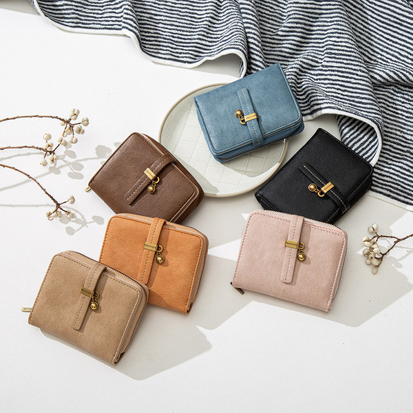 Naiste rahakott metallist aksessuaariga