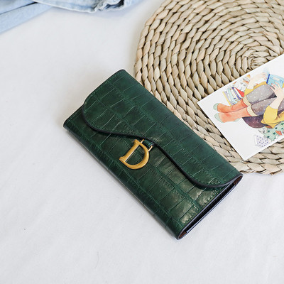 Portofel de dama din piele cu element metalic si inchizator