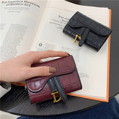 Naiste nahast rahakott ripatsiga