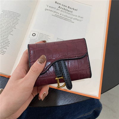 Naiste nahast rahakott ripatsiga