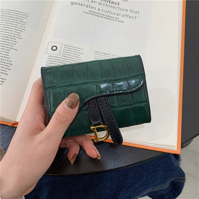 Naiste nahast rahakott ripatsiga