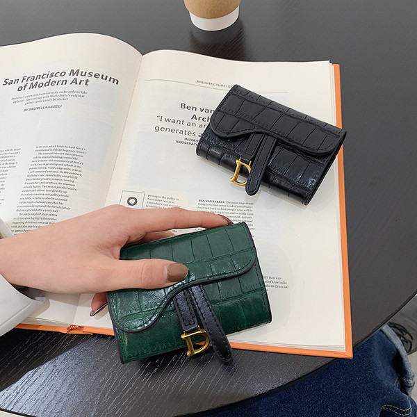 Naiste nahast rahakott ripatsiga