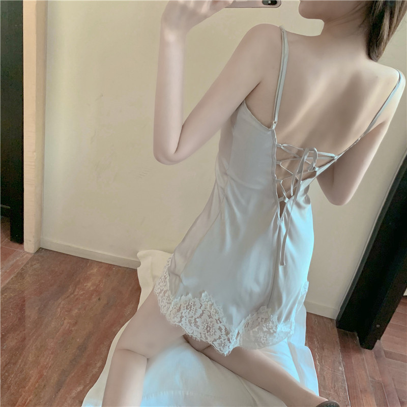 Μοντέρνο γυναικείο νυχτικό με δαντέλα