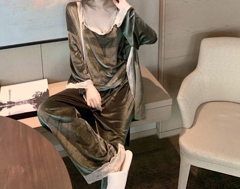 Moodne naiste pikad pidžaamad danetlaga kolmes osas