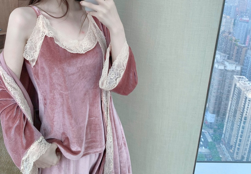 Moodne naiste pikad pidžaamad danetlaga kolmes osas