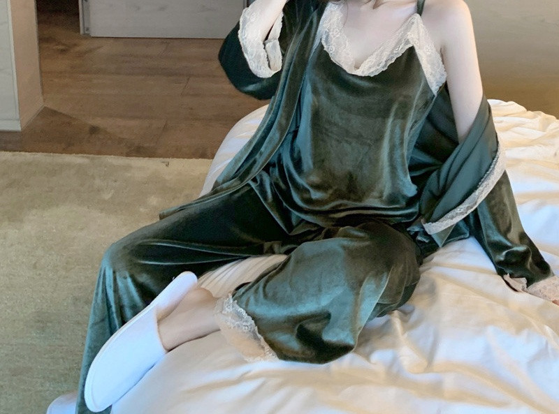 Moodne naiste pikad pidžaamad danetlaga kolmes osas