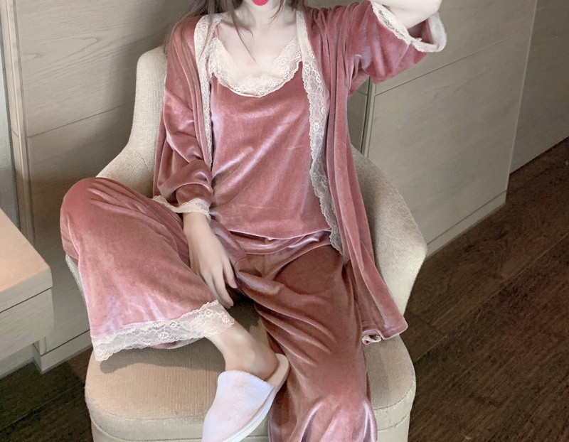 Moodne naiste pikad pidžaamad danetlaga kolmes osas