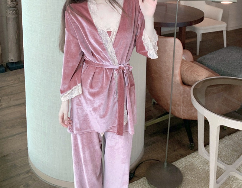 Moodne naiste pikad pidžaamad danetlaga kolmes osas