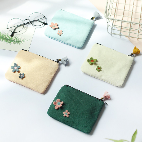 Eko bőrből készült női pénztárca 3D elemekkel és cipzárral