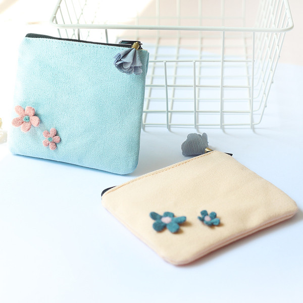 Eko bőrből készült női pénztárca 3D elemekkel és cipzárral