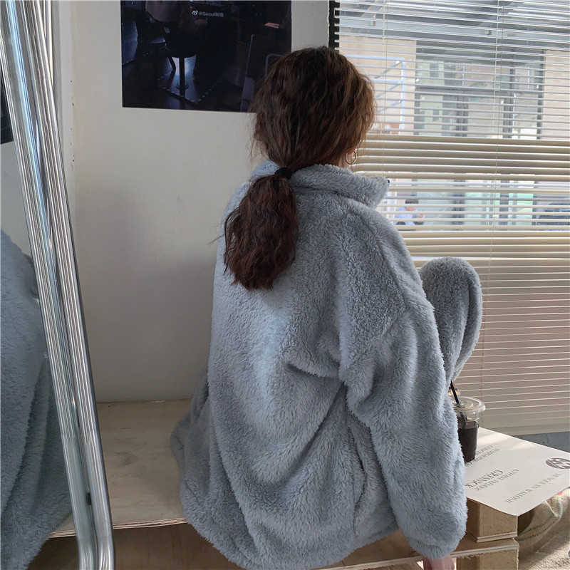 Női pizsama hosszú nadrágból és cipzáras pulóver