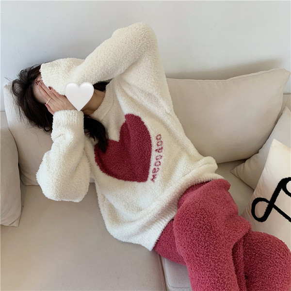 Moodne naiste pidžaamad ovaalse dekoltee ja kirjaga