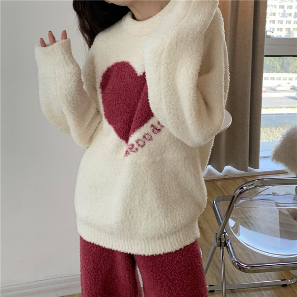 Moodne naiste pidžaamad ovaalse dekoltee ja kirjaga