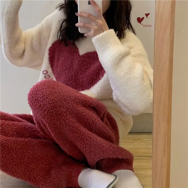 Moodne naiste pidžaamad ovaalse dekoltee ja kirjaga