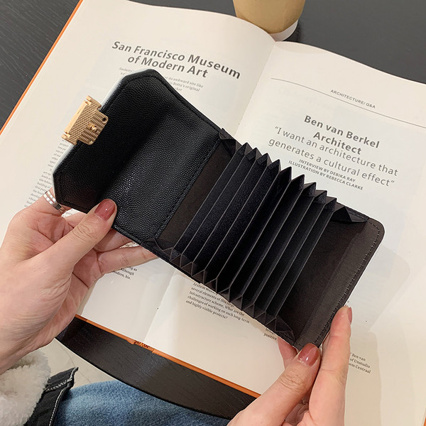 Portofel de dama modern din piele cu catarama