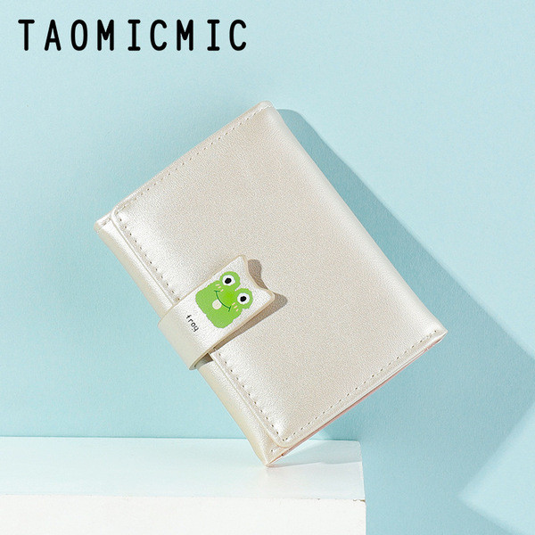 Μικρό γυναικείο πορτοφόλι με απλικέ χρώμα