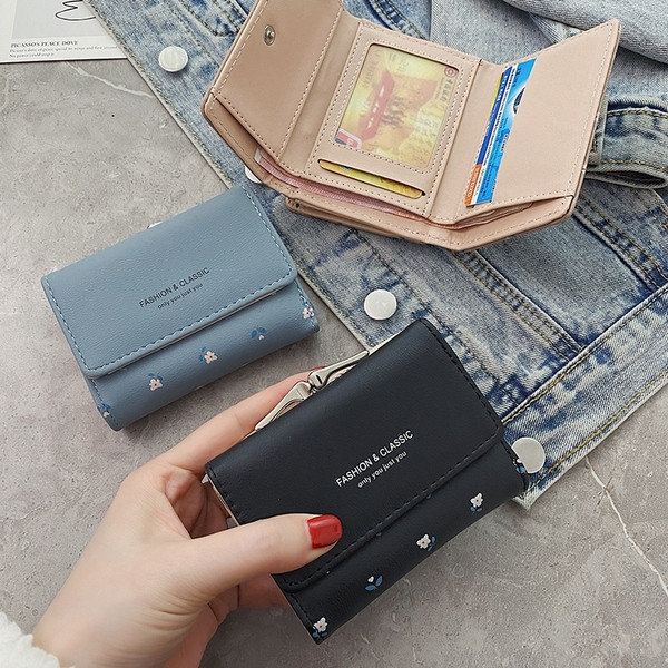 Modern női pénztárca rátéttel és felirattal