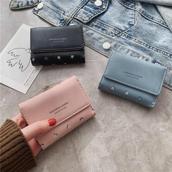 Modern női pénztárca rátéttel és felirattal