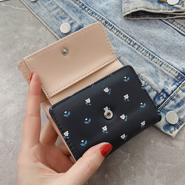 Modern női pénztárca rátéttel és felirattal