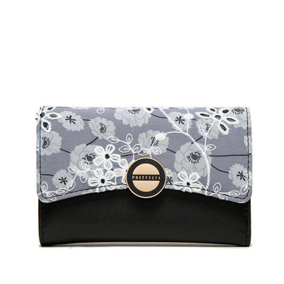 Γυναικείο πορτοφόλι με μεταλλική στερέωση και δαντέλα