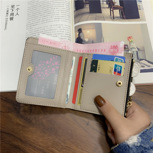 Öko-nahast värviliste aplikatsioonidega naiste rahakott