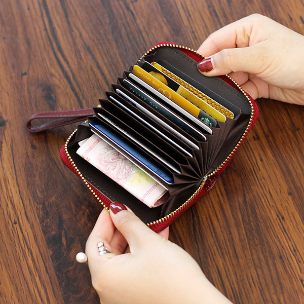 Női pénztárca ökobőr cipzárral öt színben