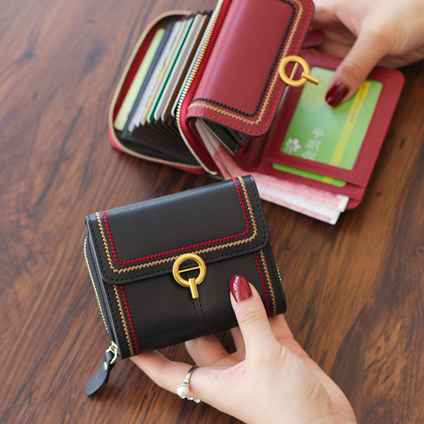 Ženski kožni novčanik s patentnim zatvaračem i metalnim kopčanjem