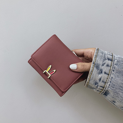 Καθημερινό γυναικείο πορτοφόλι με κούμπωμα