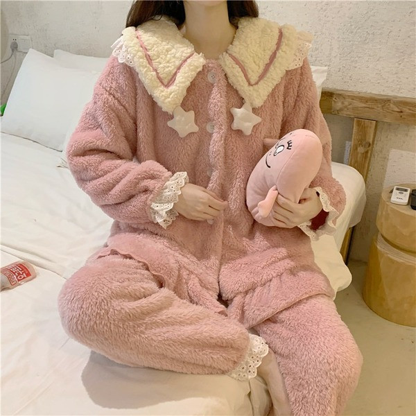 Дамска пижама с копчета и дантела широк модел