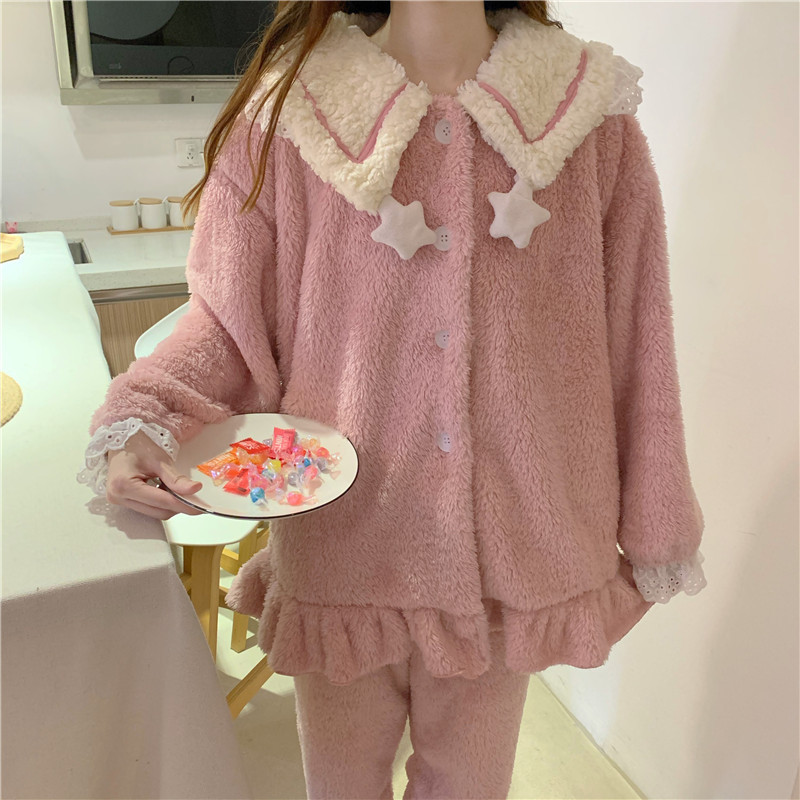 Дамска пижама с копчета и дантела широк модел