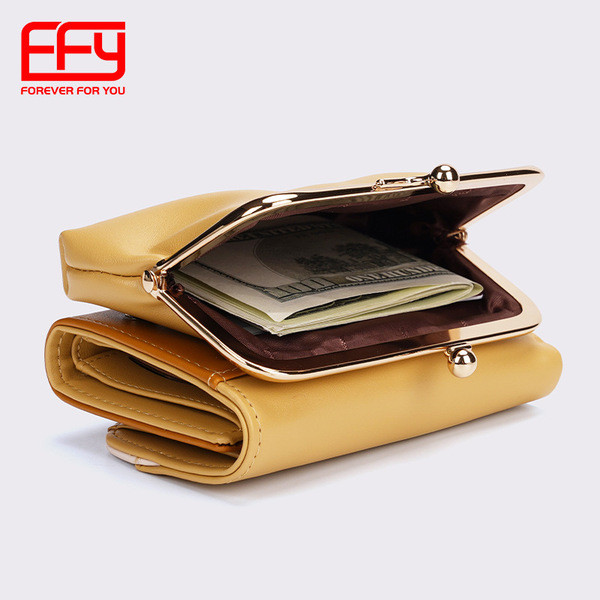 Naiste rahakott metallist kinnitusega