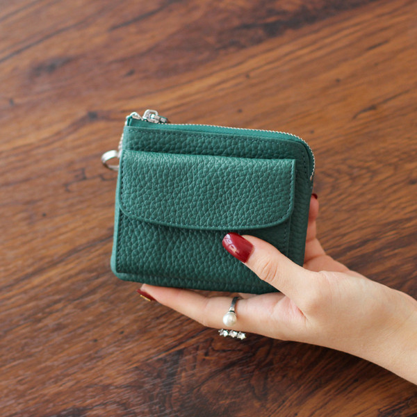 Дамски кожен портфейл с цип и преден джоб в няколко цвята