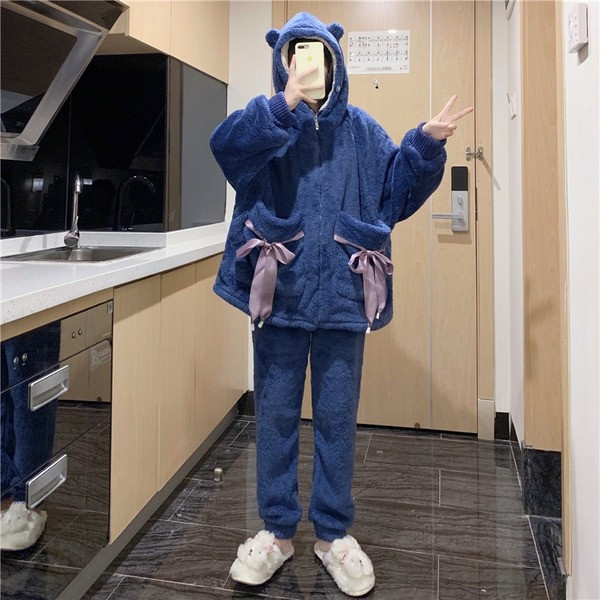 Elegantna ženska pidžama širokog modela s kapuljačom i patentnim zatvaračem