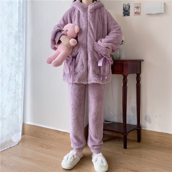 Elegantna ženska pidžama širokog modela s kapuljačom i patentnim zatvaračem